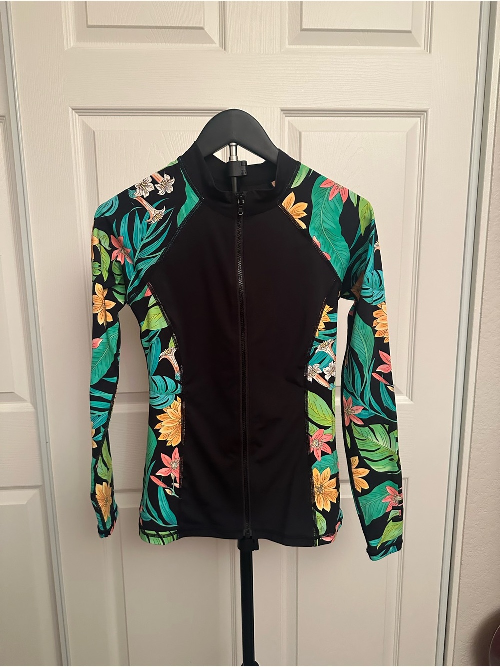 Hurley Black Tropical Floral Rash Guard UPF 50 Size XS